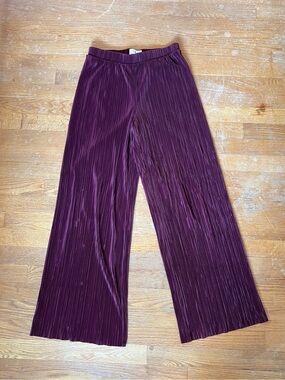 Lou & Grey Plissé Wide-Leg Pants in Plum